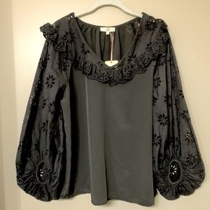 ENTRO bell eyelet sleeve top